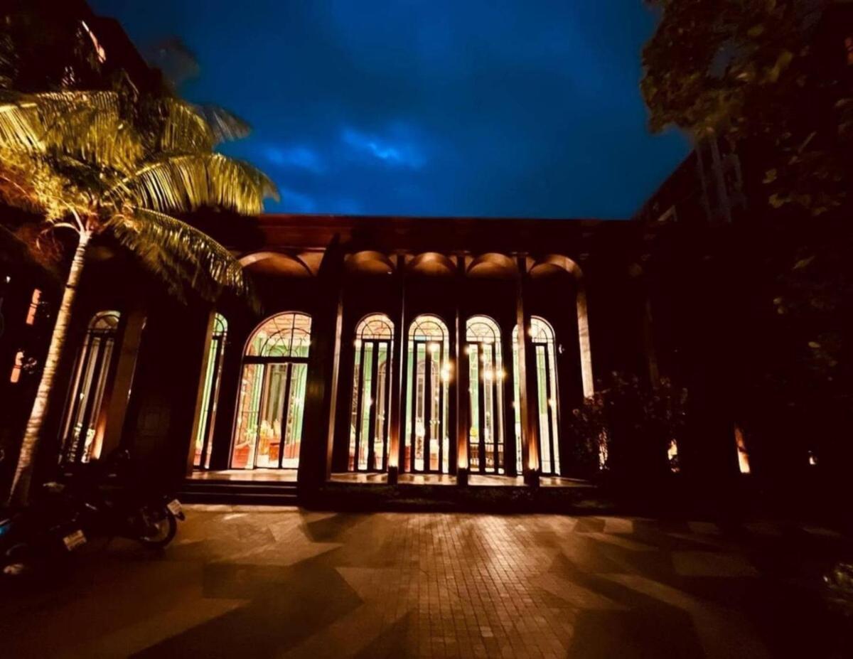 A Luxurious And Romantic At La Habana By Pikul *